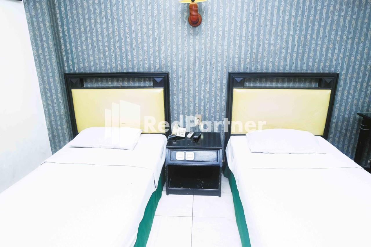 Hotel Yasmin Makassar RedPartner Bagian luar foto
