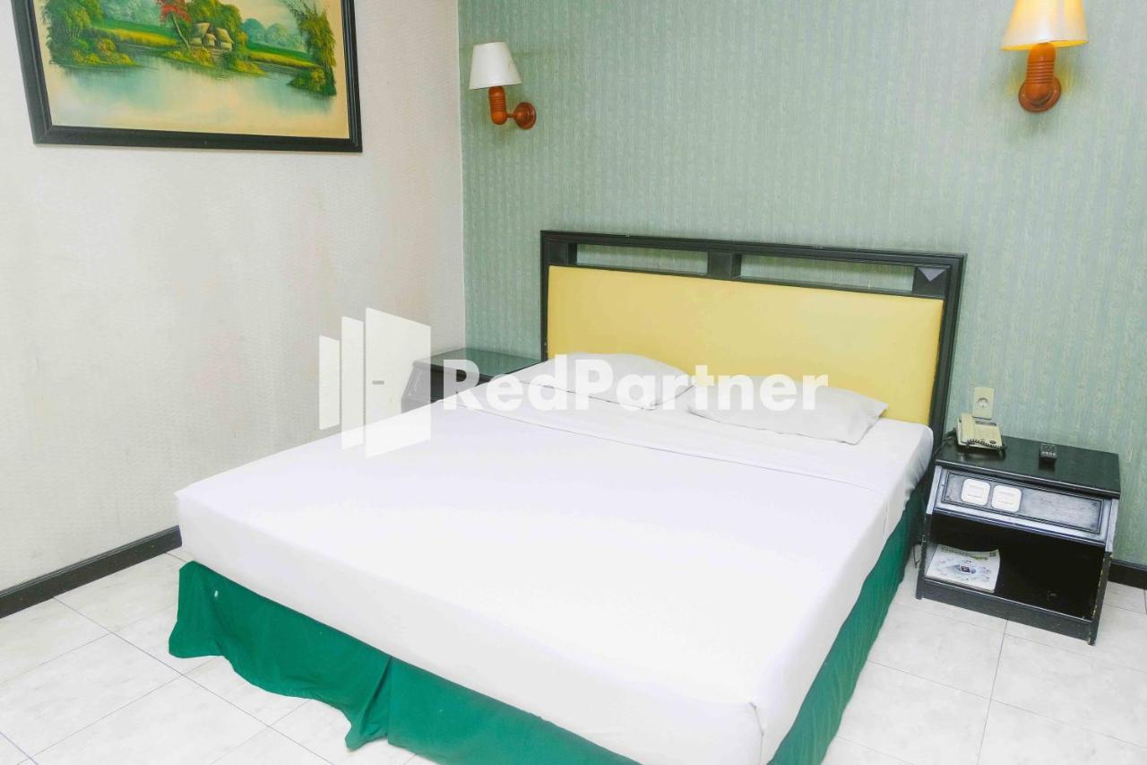 Hotel Yasmin Makassar RedPartner Bagian luar foto