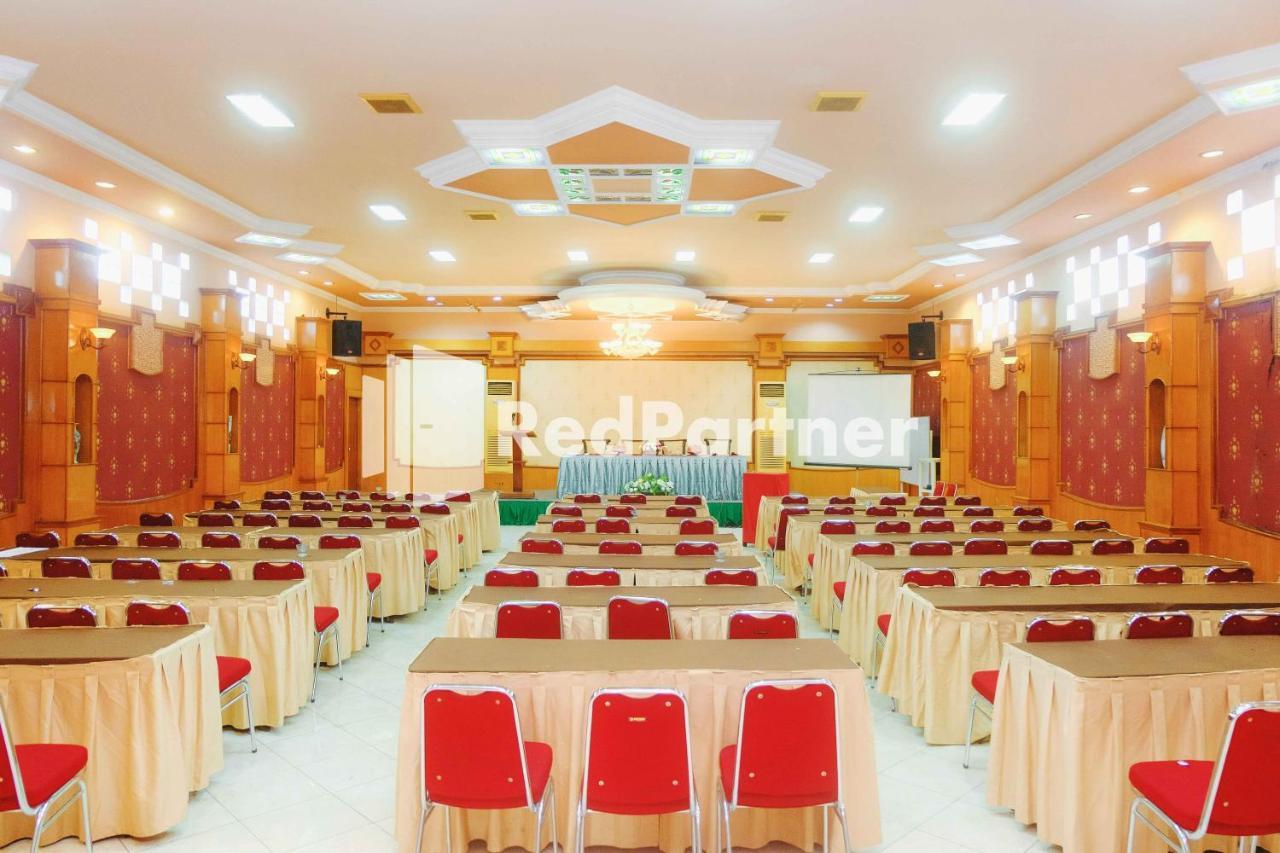 Hotel Yasmin Makassar RedPartner Bagian luar foto