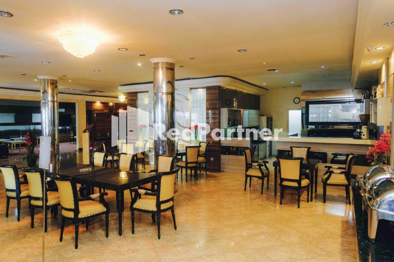 Hotel Yasmin Makassar RedPartner Bagian luar foto