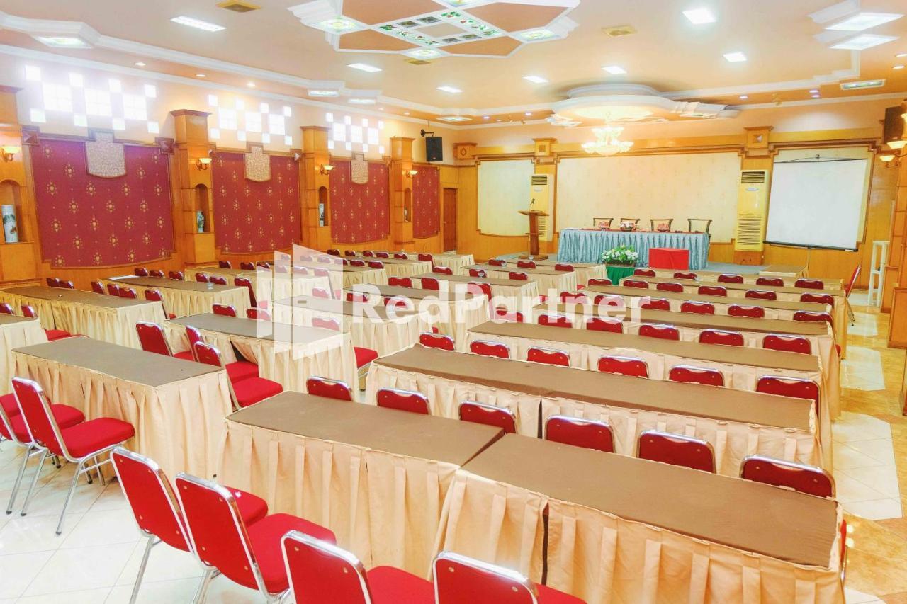 Hotel Yasmin Makassar RedPartner Bagian luar foto