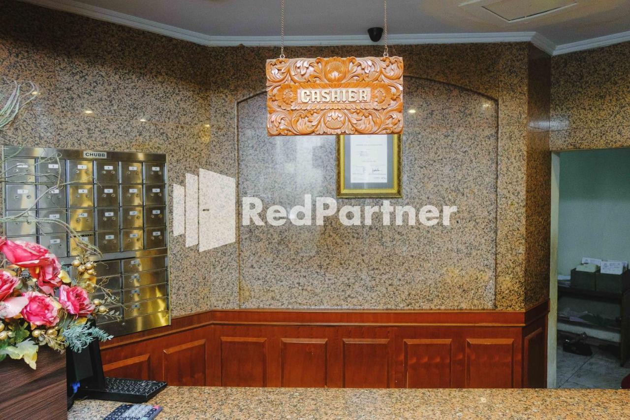 Hotel Yasmin Makassar RedPartner Bagian luar foto