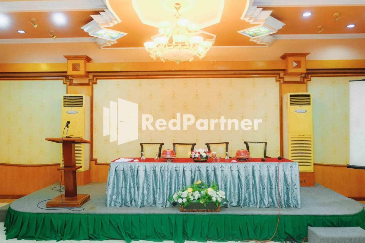 Hotel Yasmin Makassar RedPartner Bagian luar foto