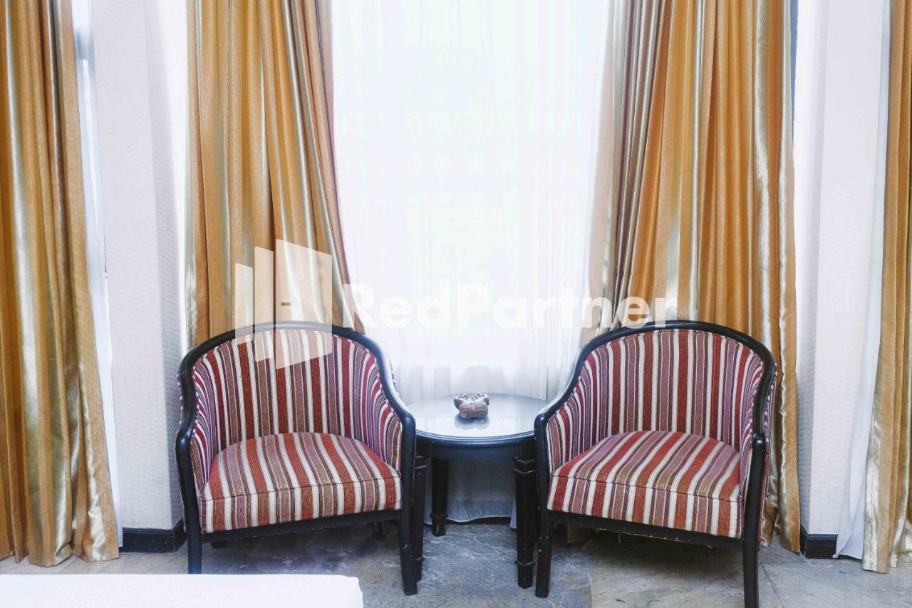 Hotel Yasmin Makassar RedPartner Bagian luar foto