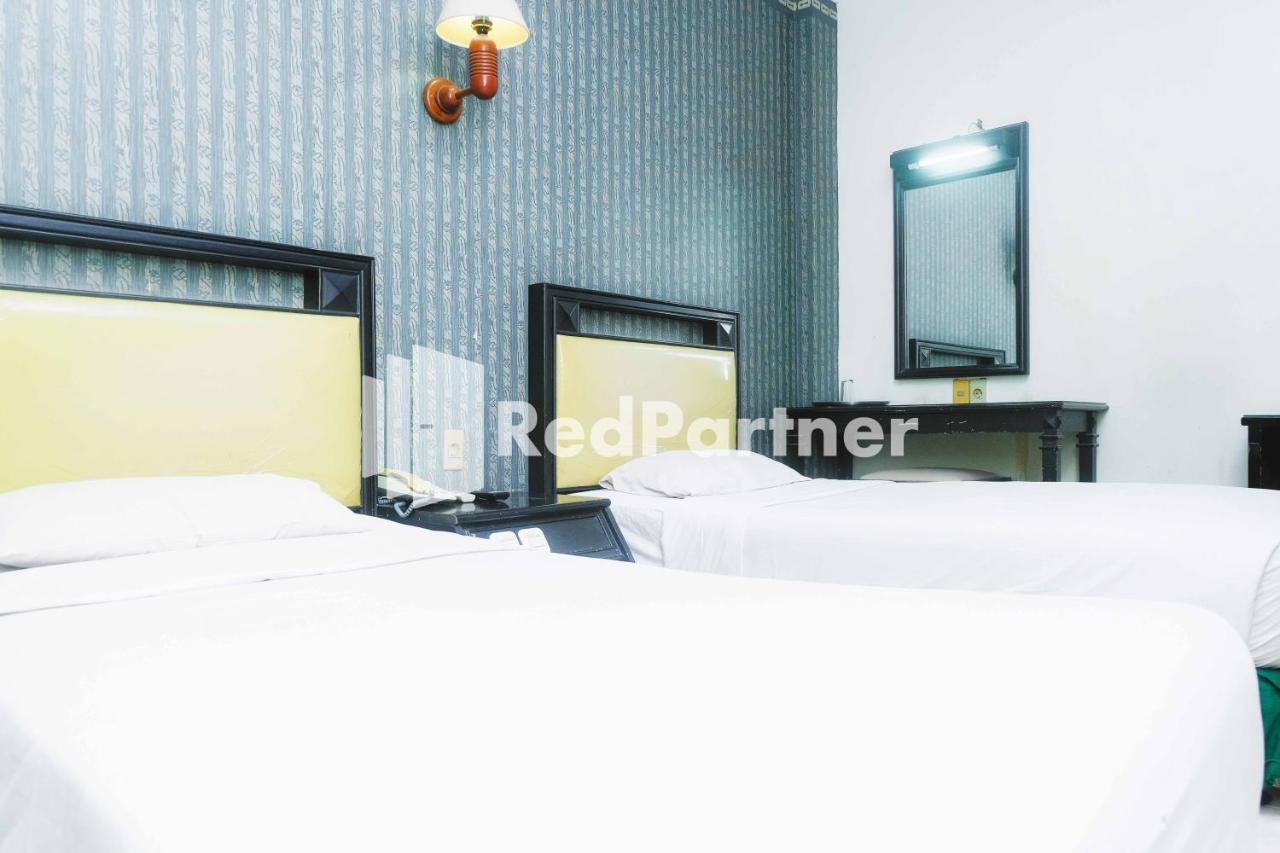 Hotel Yasmin Makassar RedPartner Bagian luar foto