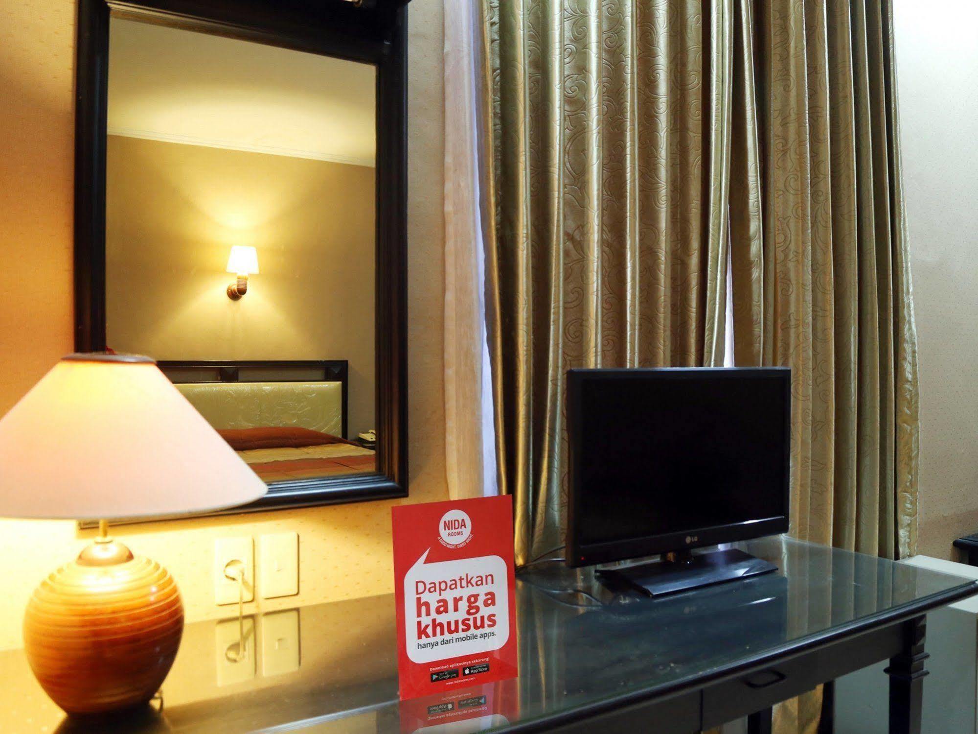 Hotel Yasmin Makassar RedPartner Bagian luar foto