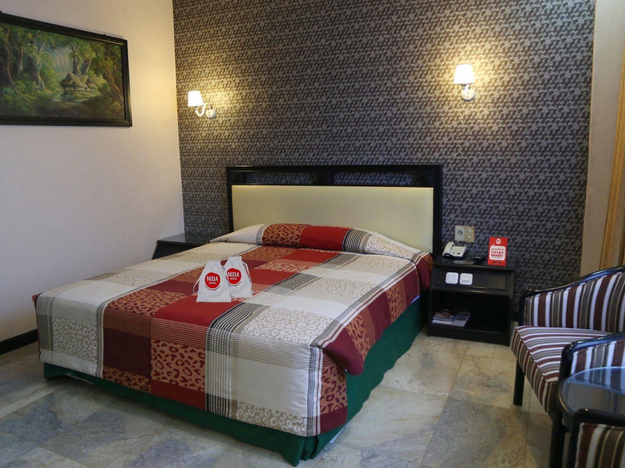 Hotel Yasmin Makassar RedPartner Bagian luar foto