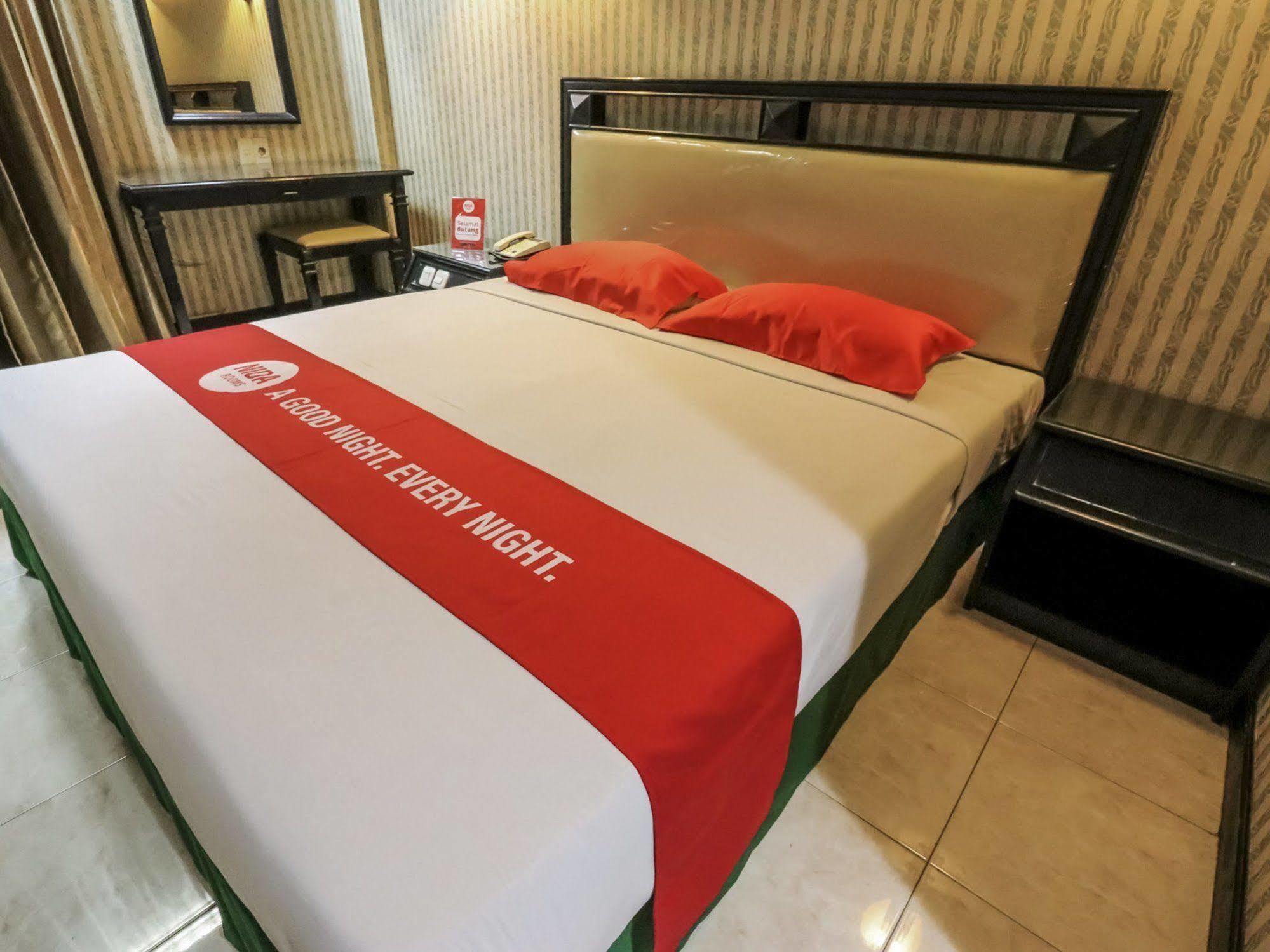Hotel Yasmin Makassar RedPartner Bagian luar foto