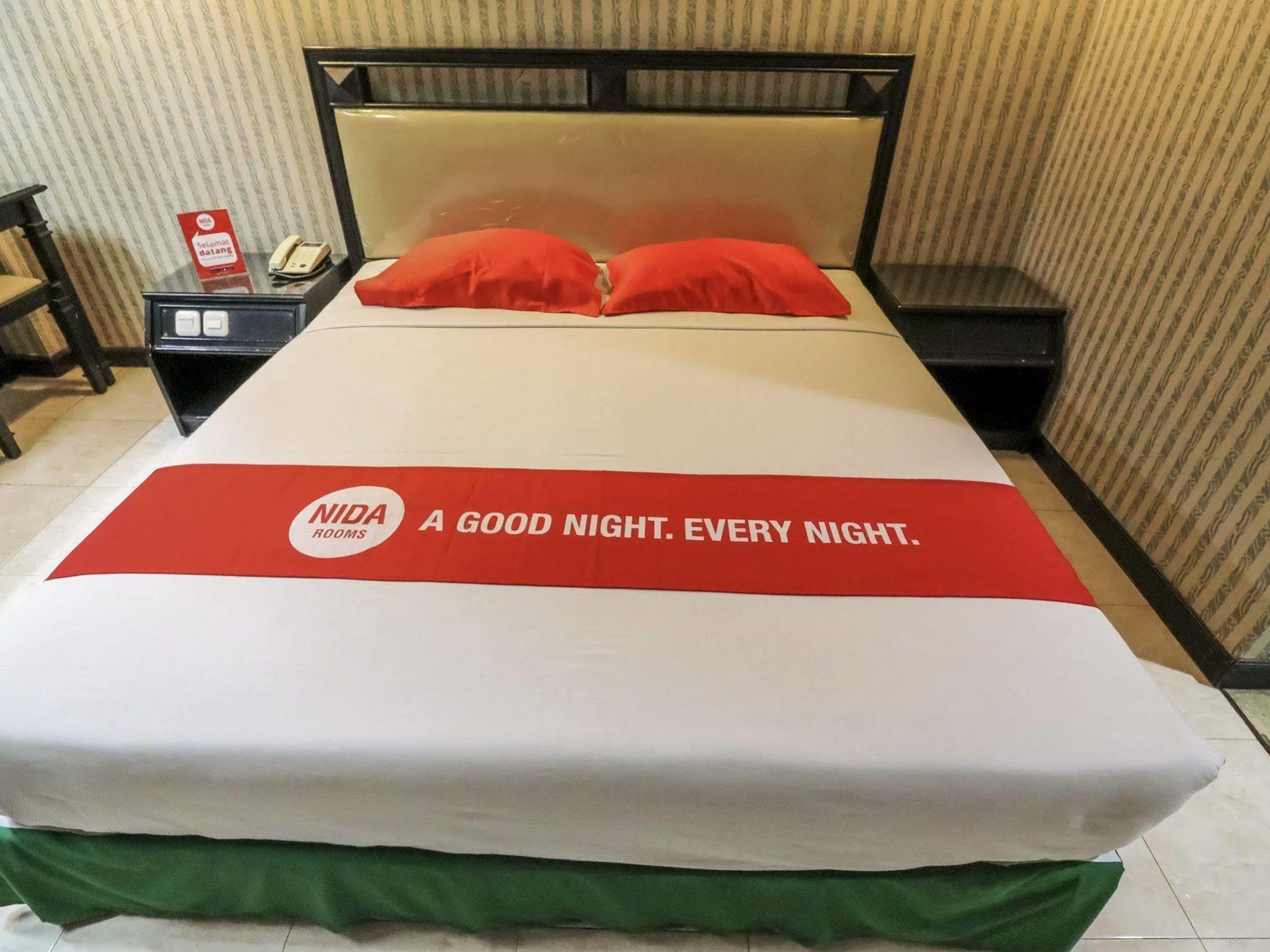 Hotel Yasmin Makassar RedPartner Bagian luar foto