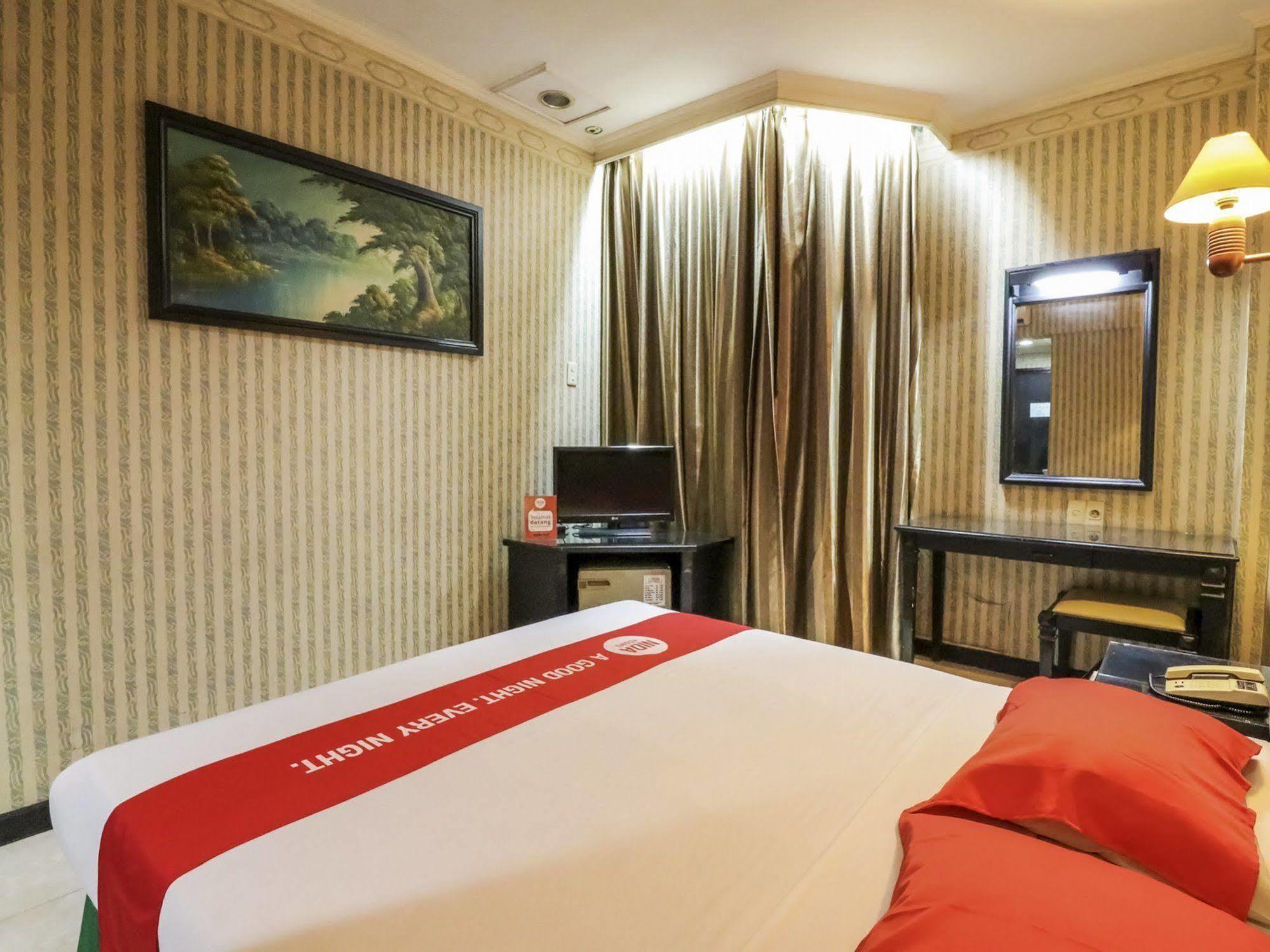 Hotel Yasmin Makassar RedPartner Bagian luar foto