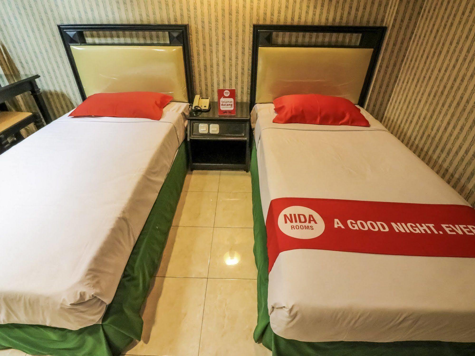 Hotel Yasmin Makassar RedPartner Bagian luar foto