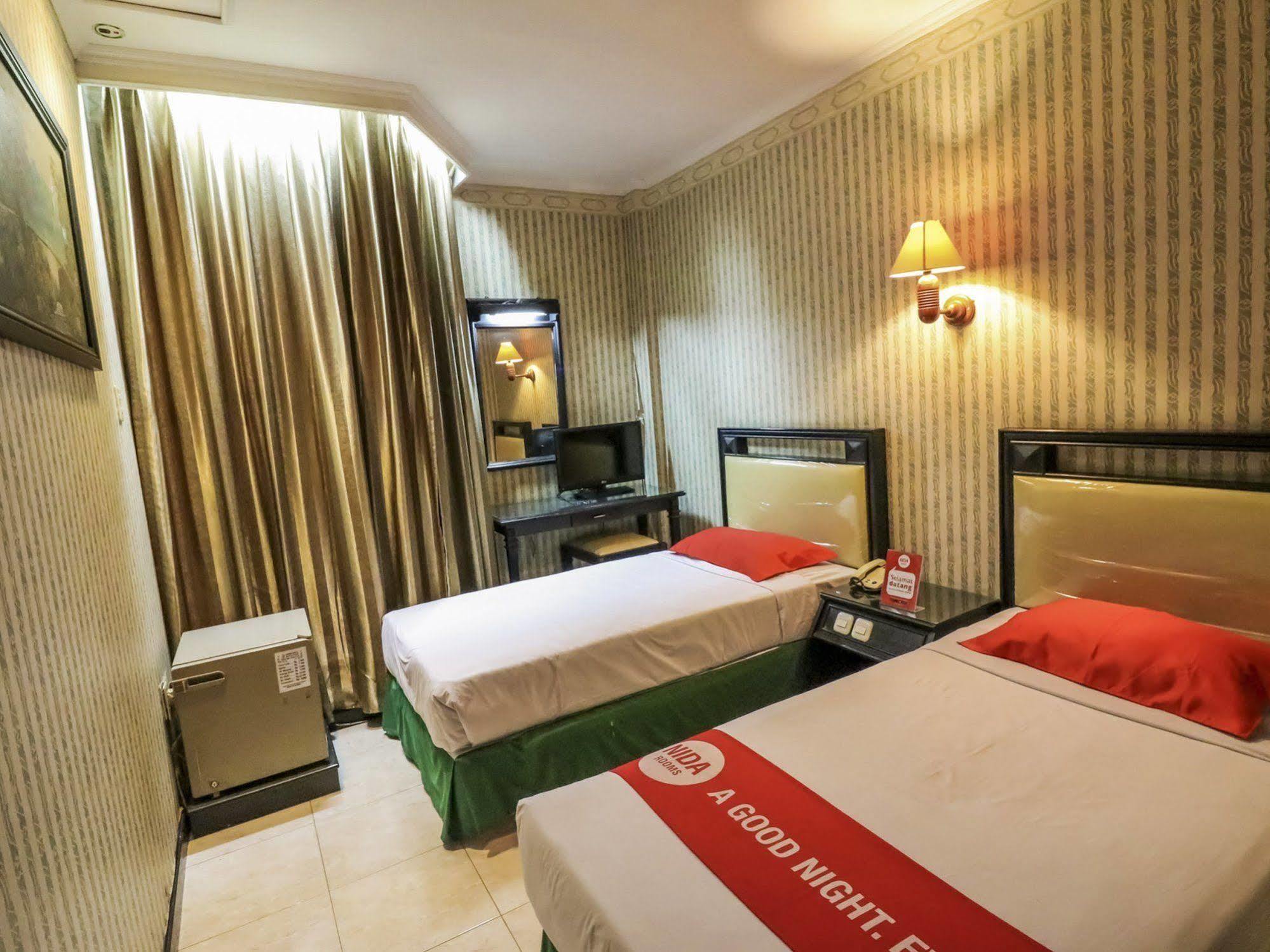 Hotel Yasmin Makassar RedPartner Bagian luar foto