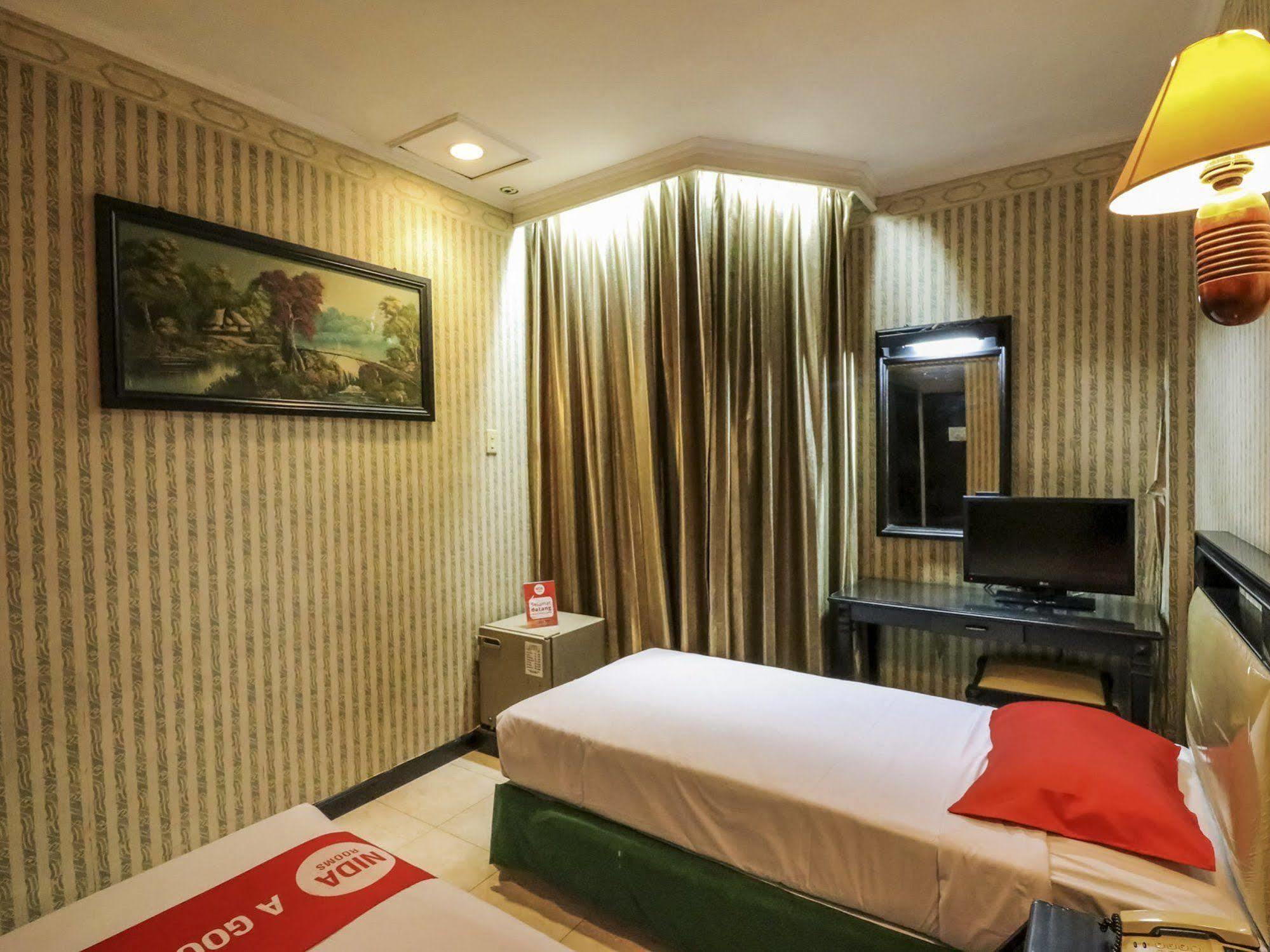 Hotel Yasmin Makassar RedPartner Bagian luar foto